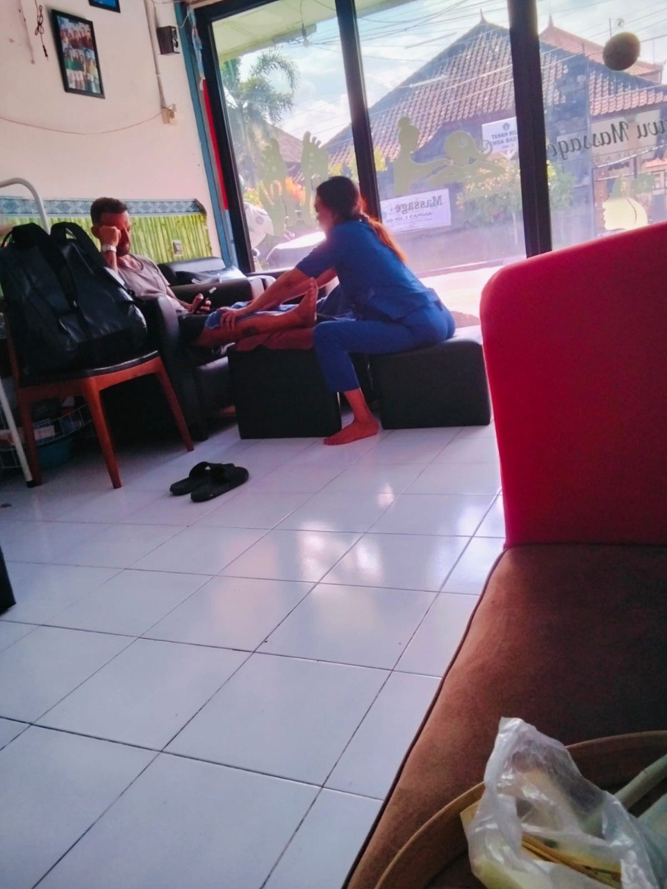 Dekorasi interior Dejavu Spa bernuansa alami